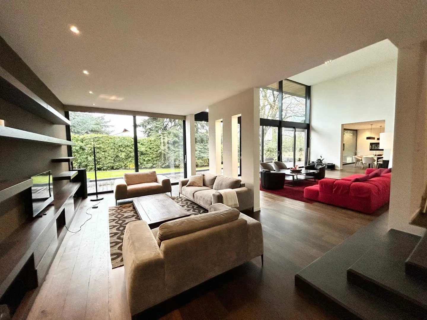 Beautiful Modern Villa - Photo 3 of 8