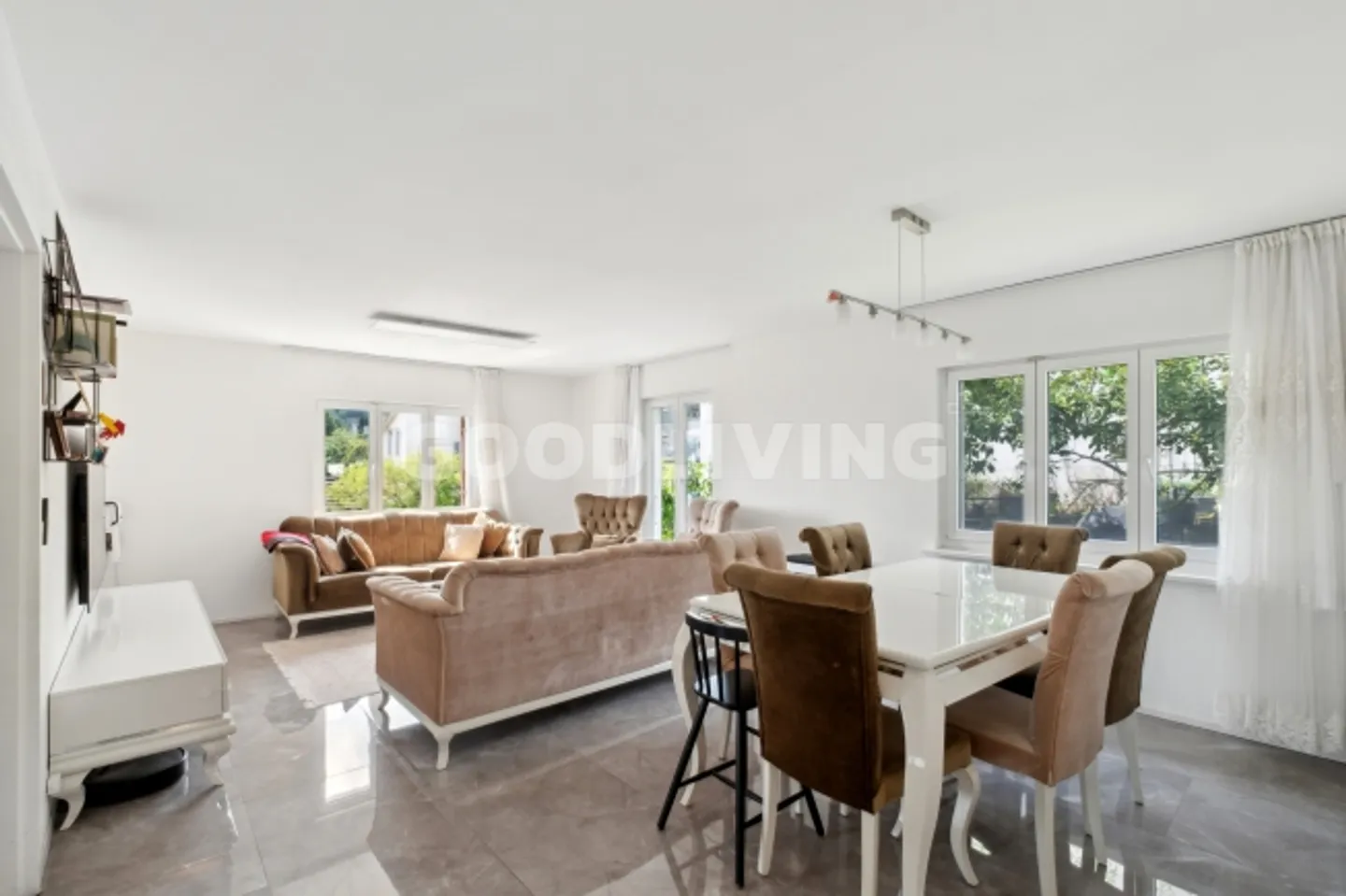 Single house for sale - Photo 1 of 10