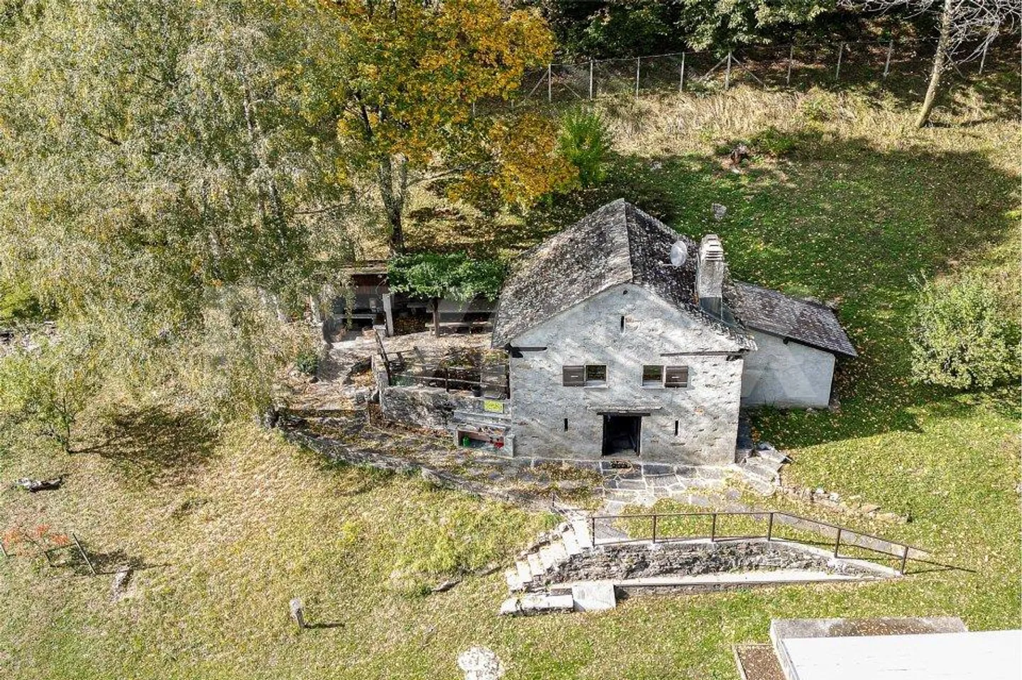 Rustico mit 4,5 Zimmern auf 950 m ü.M. - Foto 3 von 13