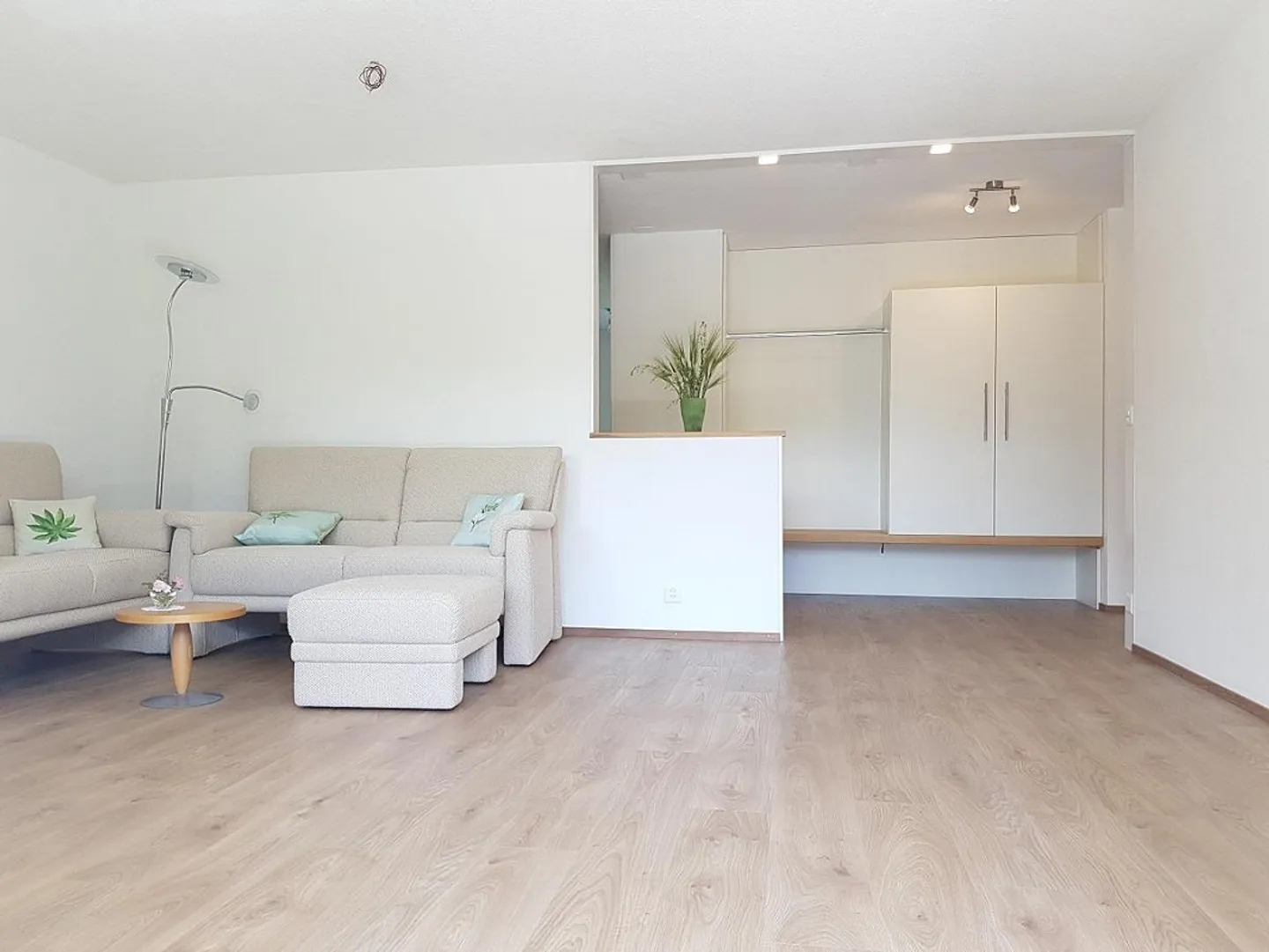 Appartamento di 4,5 stanze al 1° piano con grande balcone sud coperto - Foto 1 di 11