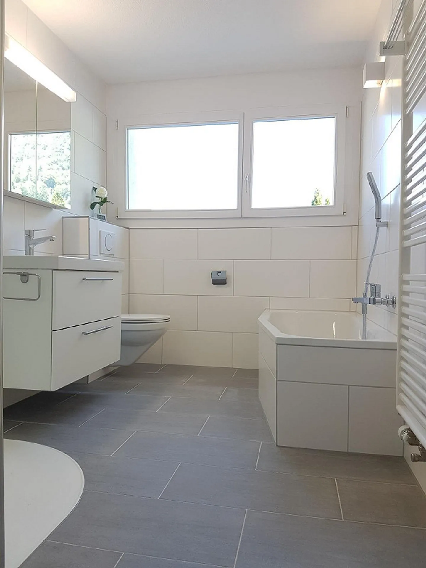 Appartamento di 4,5 stanze al 1° piano con grande balcone sud coperto - Foto 3 di 11