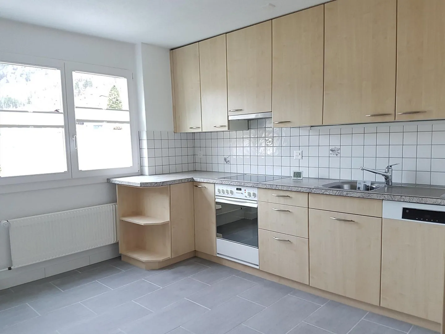Appartamento di 4,5 stanze al 1° piano con grande balcone sud coperto - Foto 5 di 11