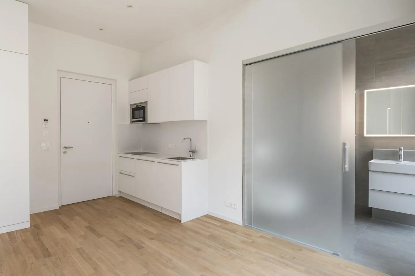 Modern apartment in the best location - Photo 2 of 5