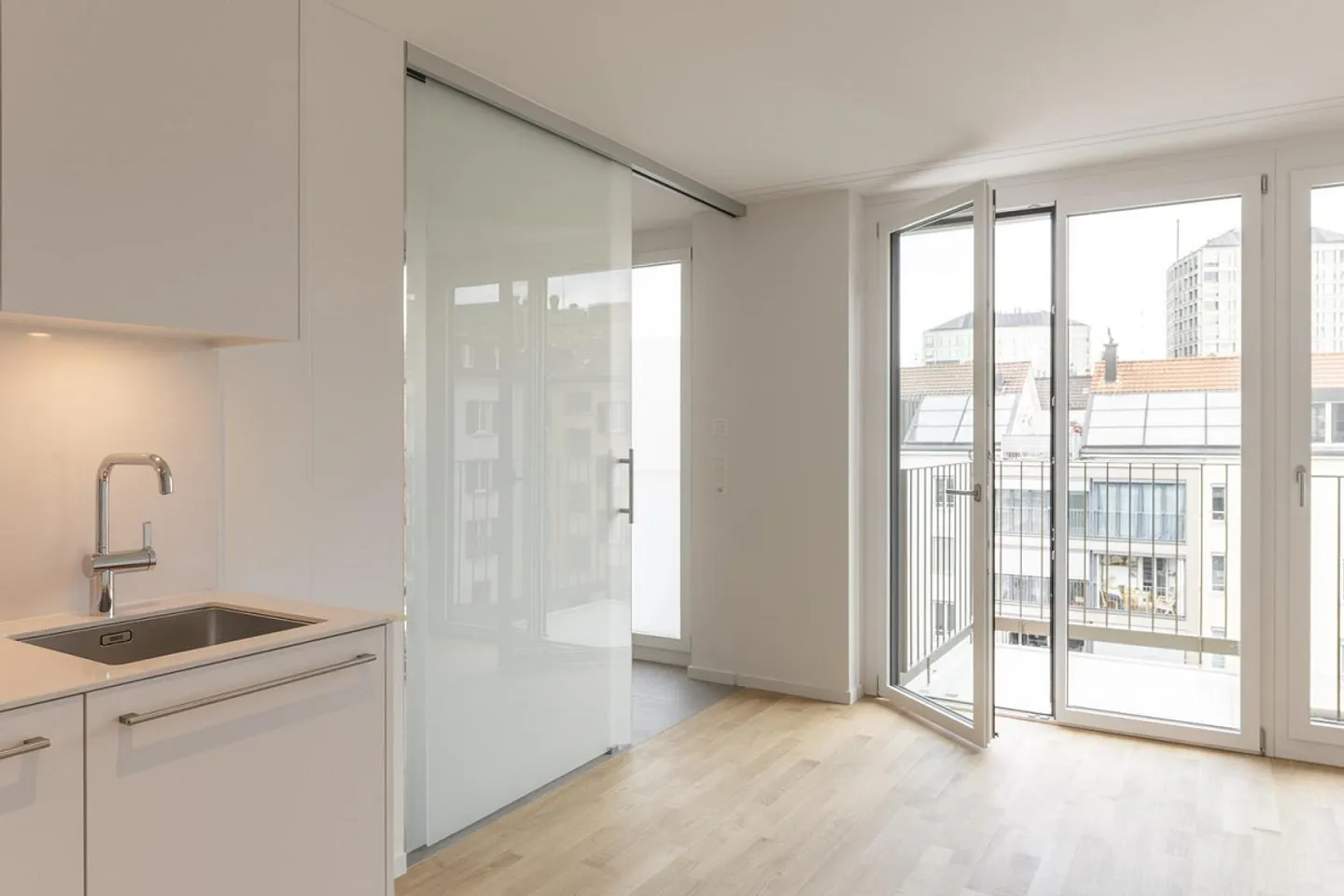 Modern apartment in the best location - Photo 3 of 5