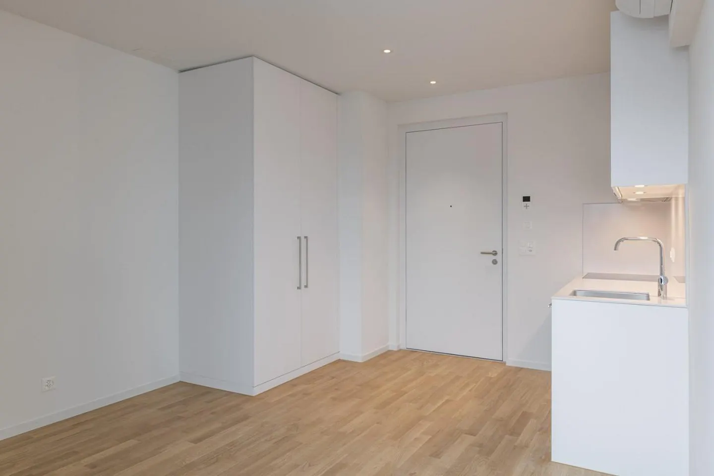 Modern apartment in the best location - Photo 4 of 5