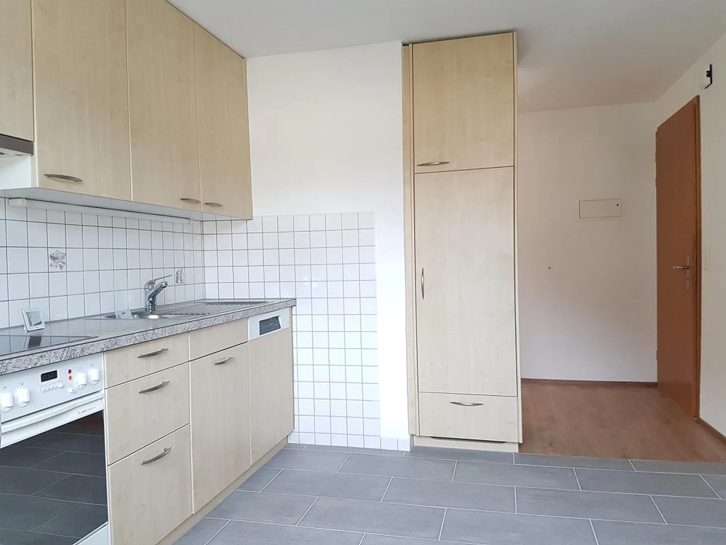Appartamento di 4,5 stanze al 1° piano con grande balcone sud coperto - Foto 6 di 11