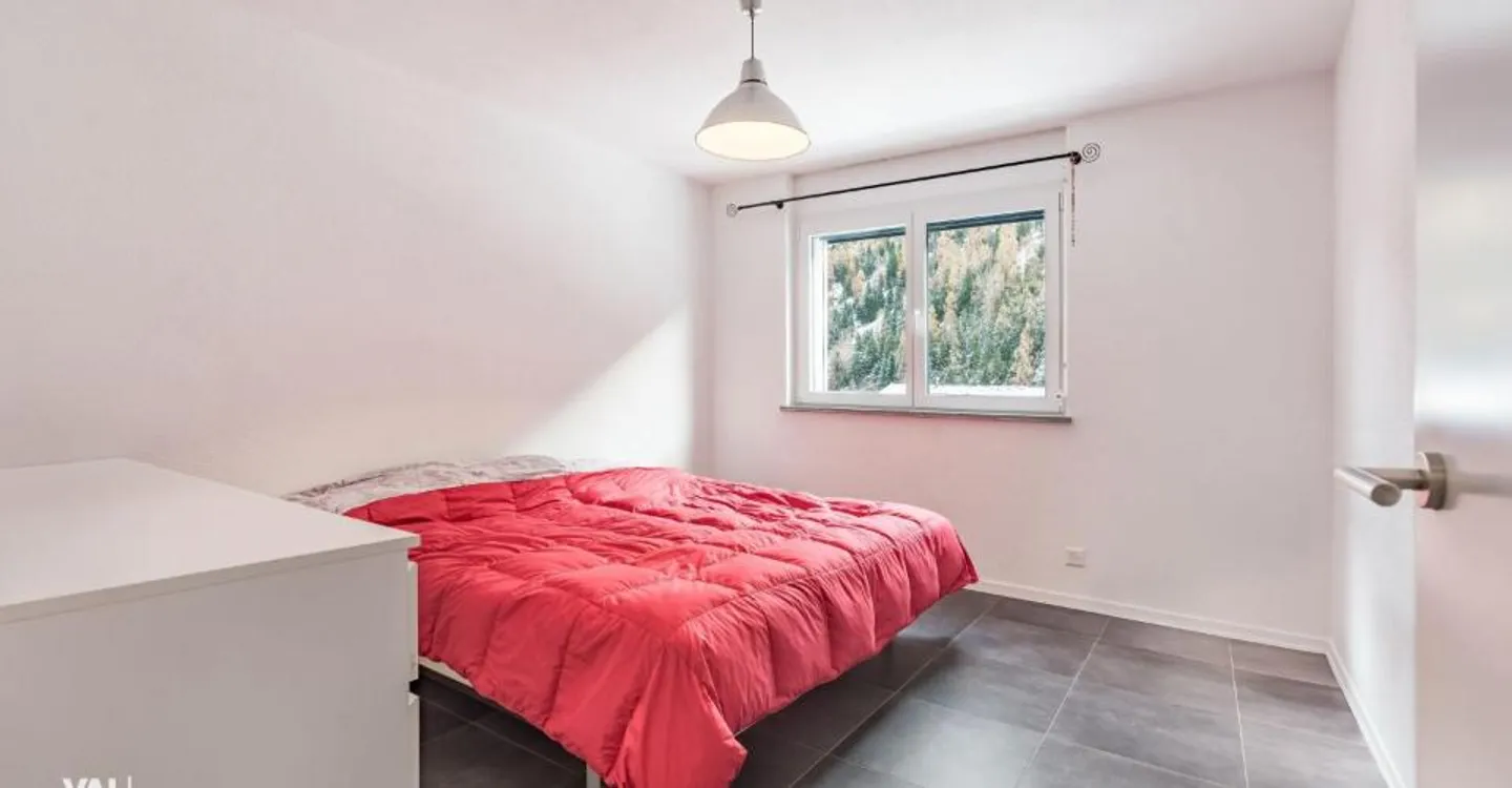 Casa spaziosa con due unità e terreno edificabile - Foto 6 di 12