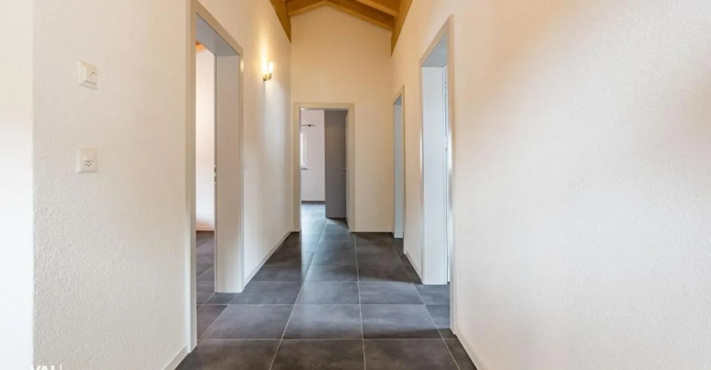 Casa spaziosa con due unità e terreno edificabile - Foto 11 di 12