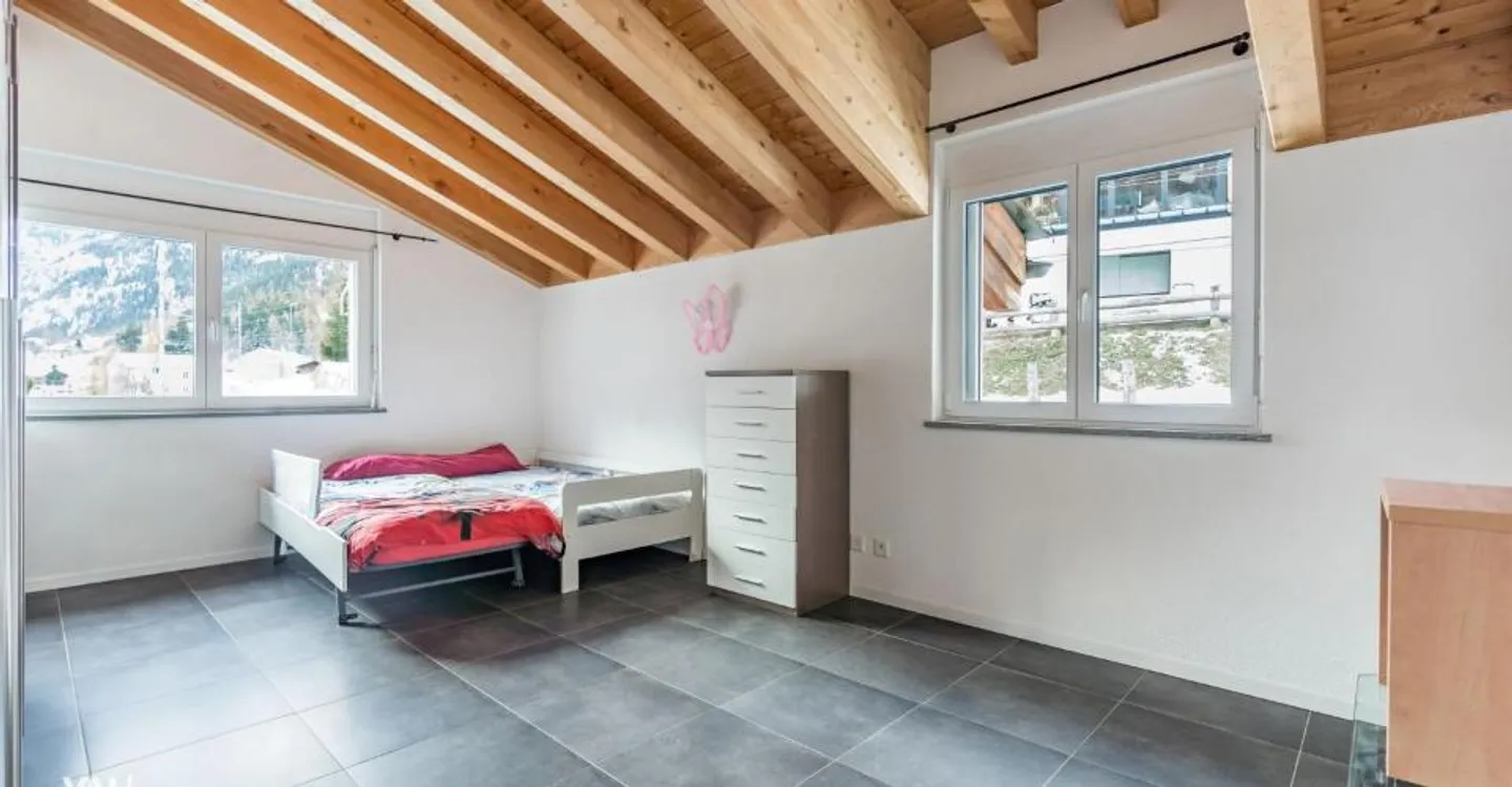 Casa spaziosa con due unità e terreno edificabile - Foto 12 di 12