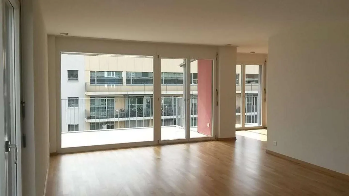 Modern apartment in a central location! - Photo 3 of 11