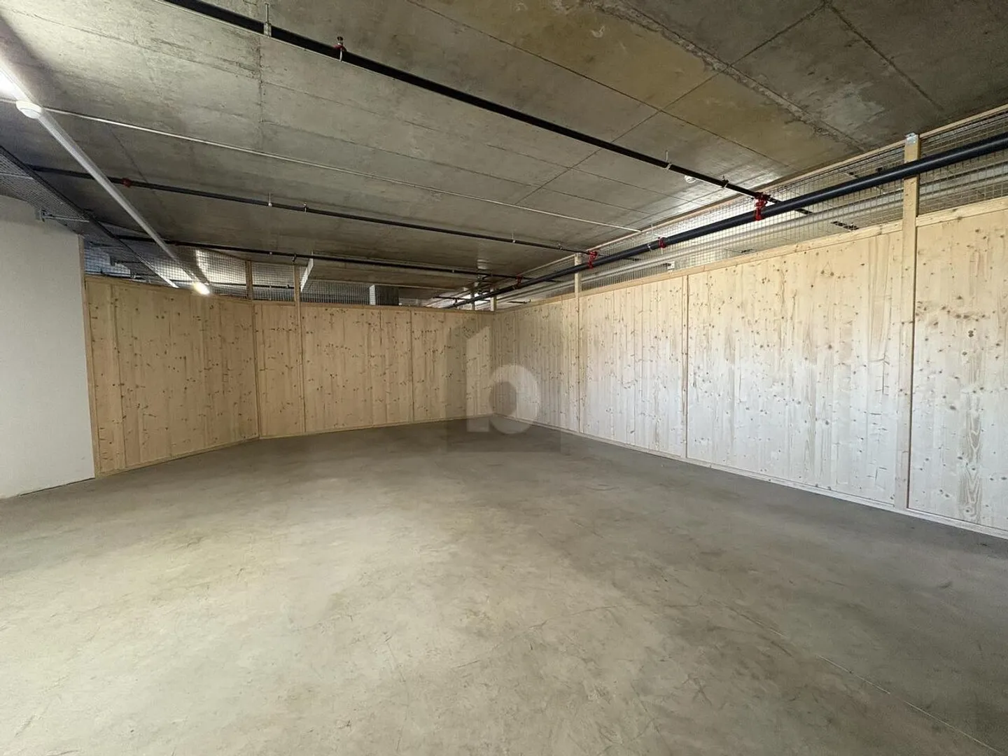 UN ENTREPÔT FACILEMENT ACCESSIBLE - Photo 1 sur 4