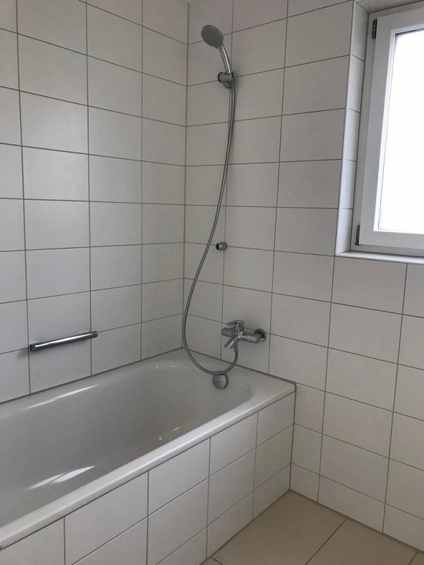 Modern apartment in a central location! - Photo 9 of 11