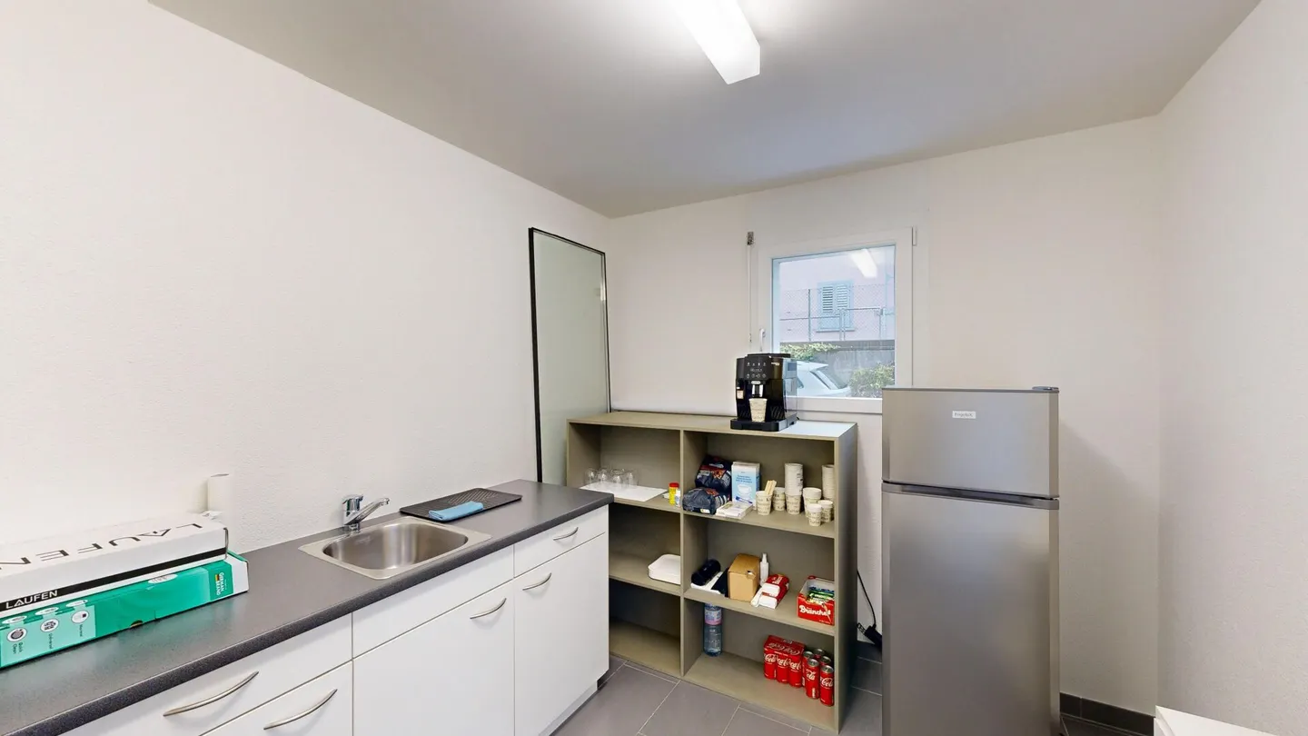 Office space for your business with private parking - Photo 8 of 10