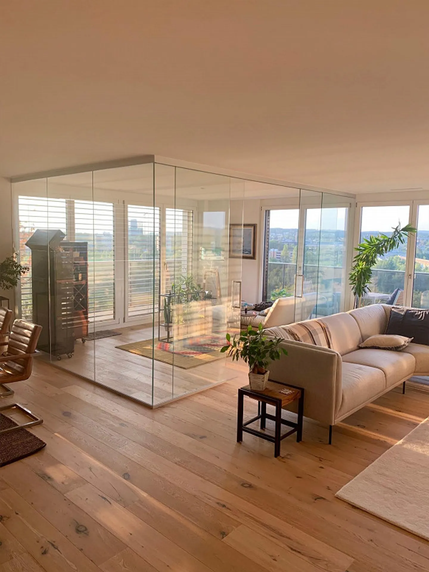 Vivre au-dessus des toits de Dübendorf dans le quartier Hochbord émergent et urbain ! - Photo 1 sur 8