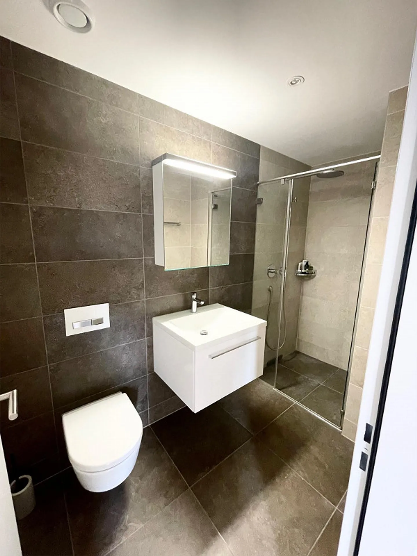 Vivre au-dessus des toits de Dübendorf dans le quartier Hochbord émergent et urbain ! - Photo 8 sur 8