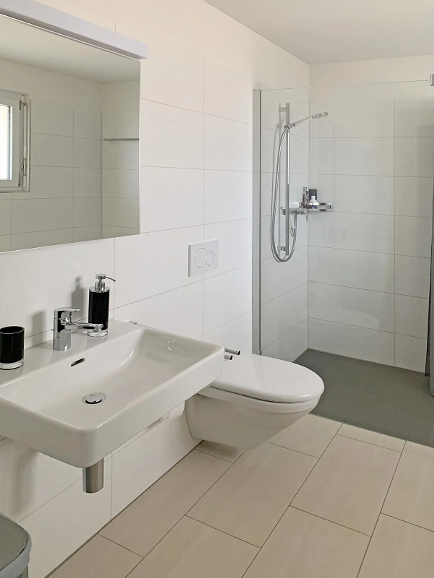 Friendly, attractive, bright, modern, high-quality 2.5-room apartment - Photo 10 of 14