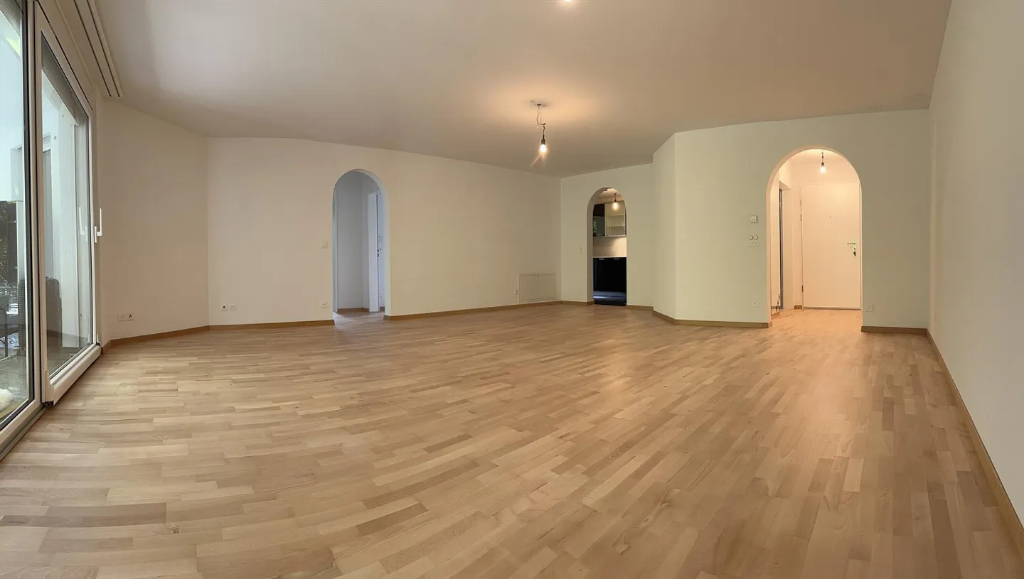 Appartement au rez-de-chaussée élégant avec jardin d'hiver et part de terrain - Photo 4 sur 26