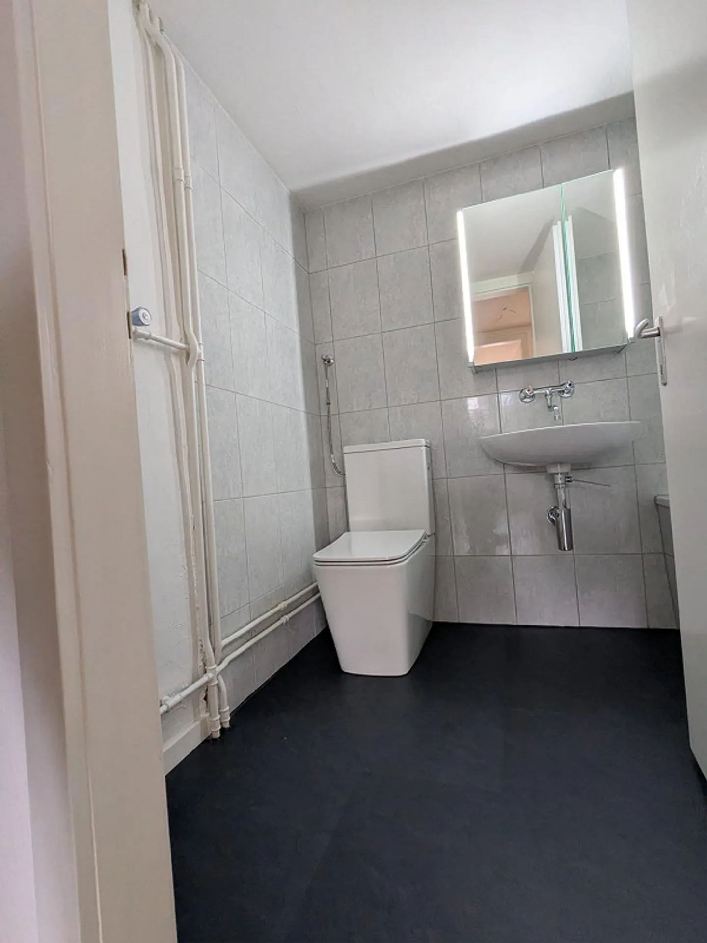 newly renovated 3-room apartment (including parking space) - Photo 9 of 11