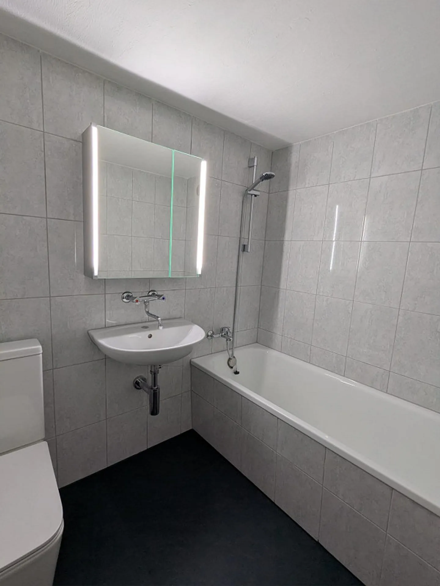 newly renovated 3-room apartment (including parking space) - Photo 8 of 11