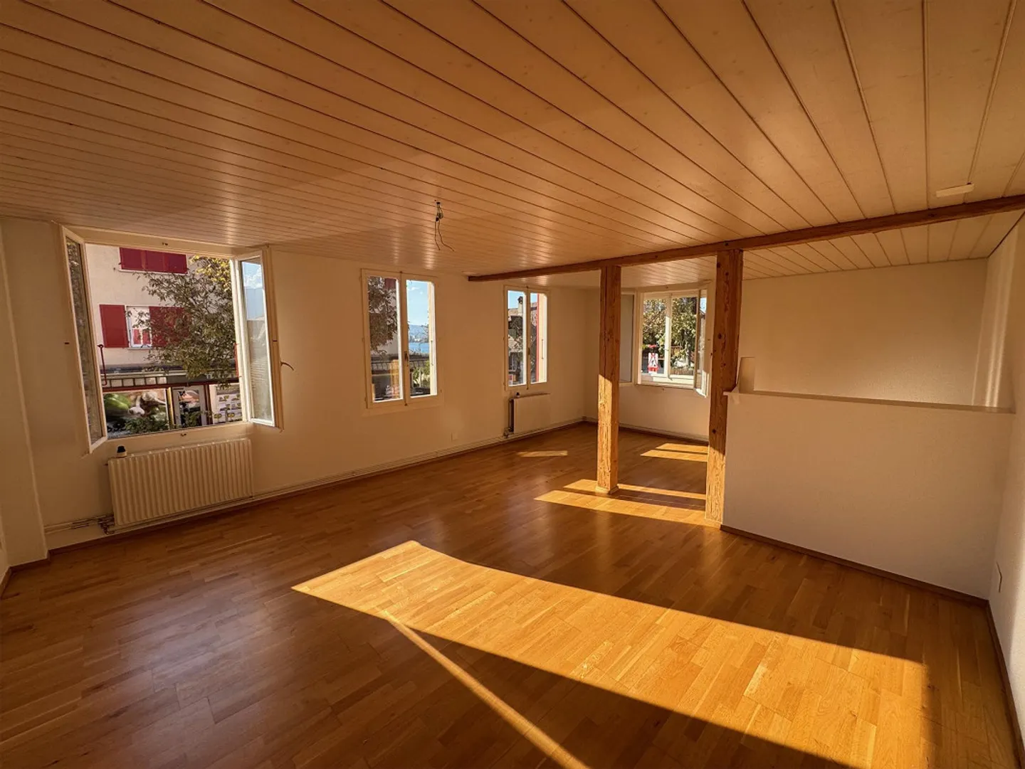 Thunersee, public transport and shopping at your doorstep – bright 2.5-room apartment - Photo 1 of 9