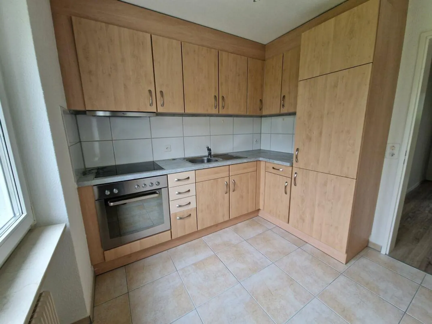 Apartment with sunny view seeks single! - Photo 2 of 7