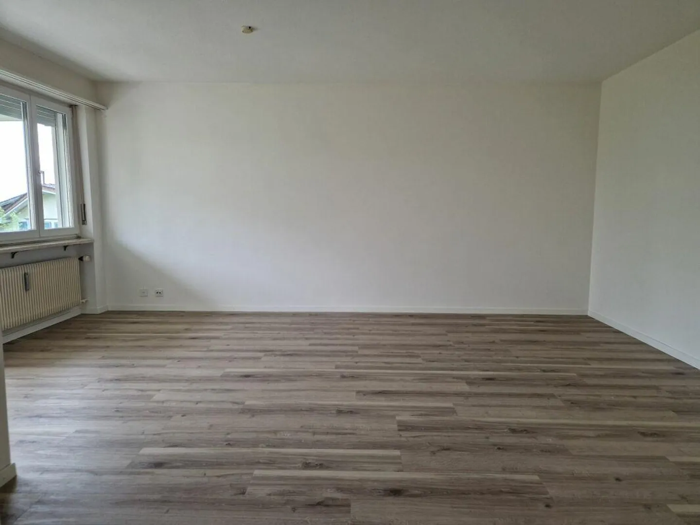 Apartment with sunny view seeks single! - Photo 3 of 7