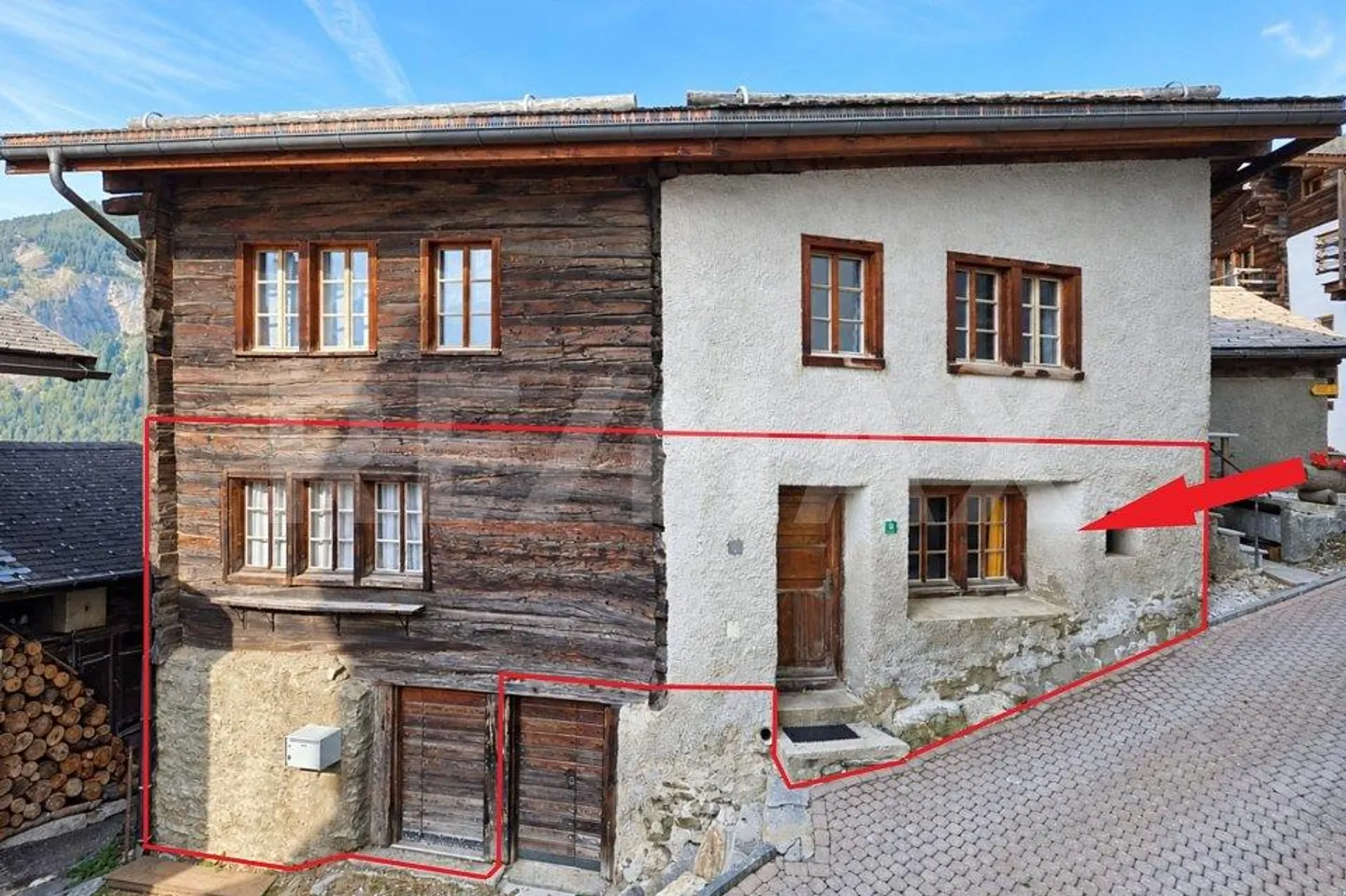 Charming 2.5 Room Period Apartment in the Village Center of Albinen - Photo 1 of 13