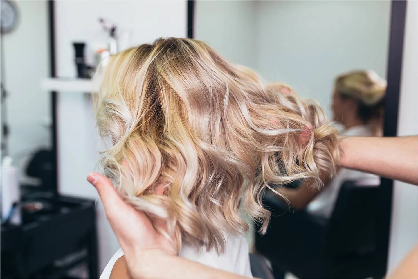 Salon de Coiffure Élégant - Photo 1 sur 2