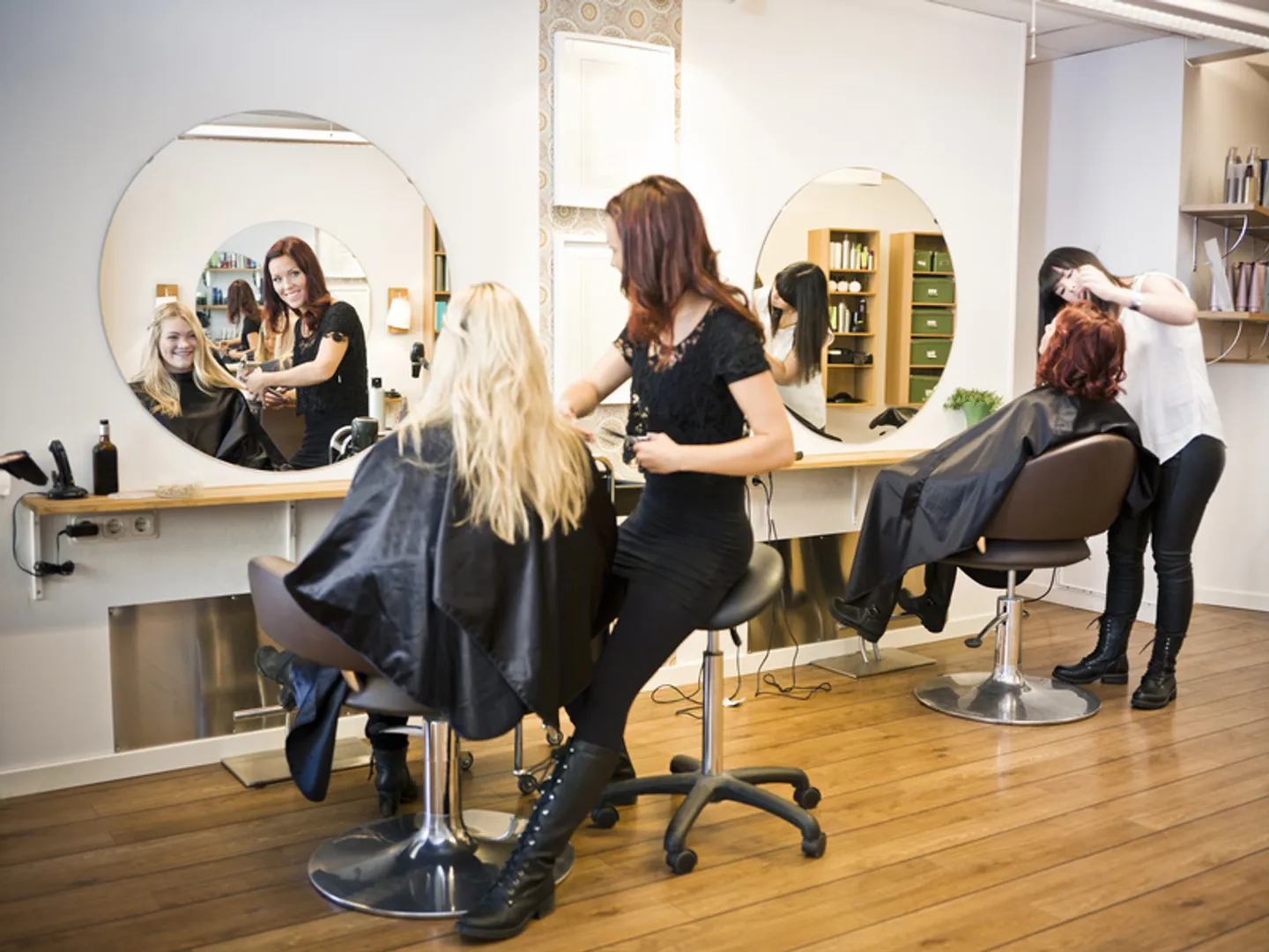 Salon de Coiffure Élégant - Photo 2 sur 2