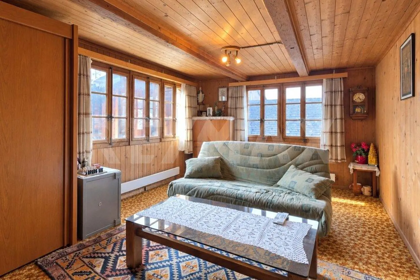 Charming 2.5 Room Period Apartment in the Village Center of Albinen - Photo 3 of 13