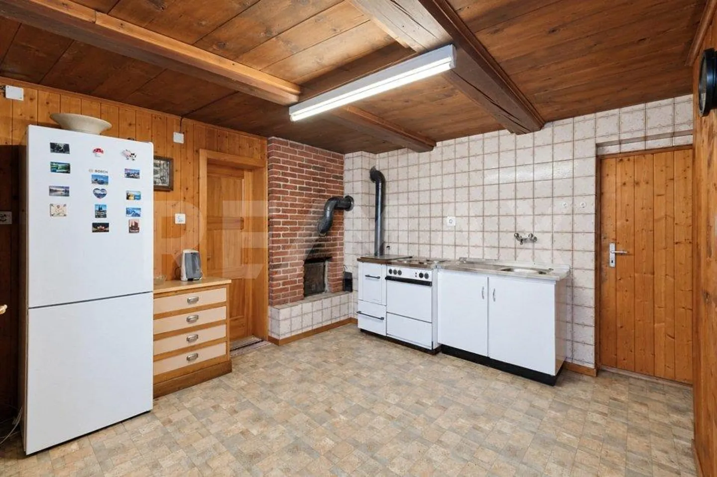 Charming 2.5 Room Period Apartment in the Village Center of Albinen - Photo 7 of 13