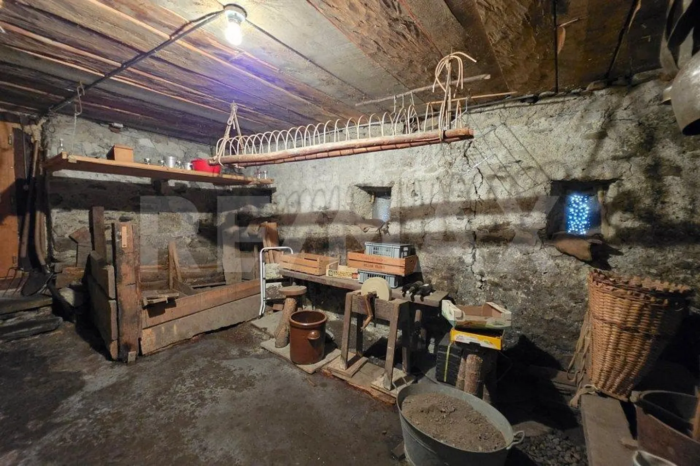 Charming 2.5 Room Period Apartment in the Village Center of Albinen - Photo 10 of 13