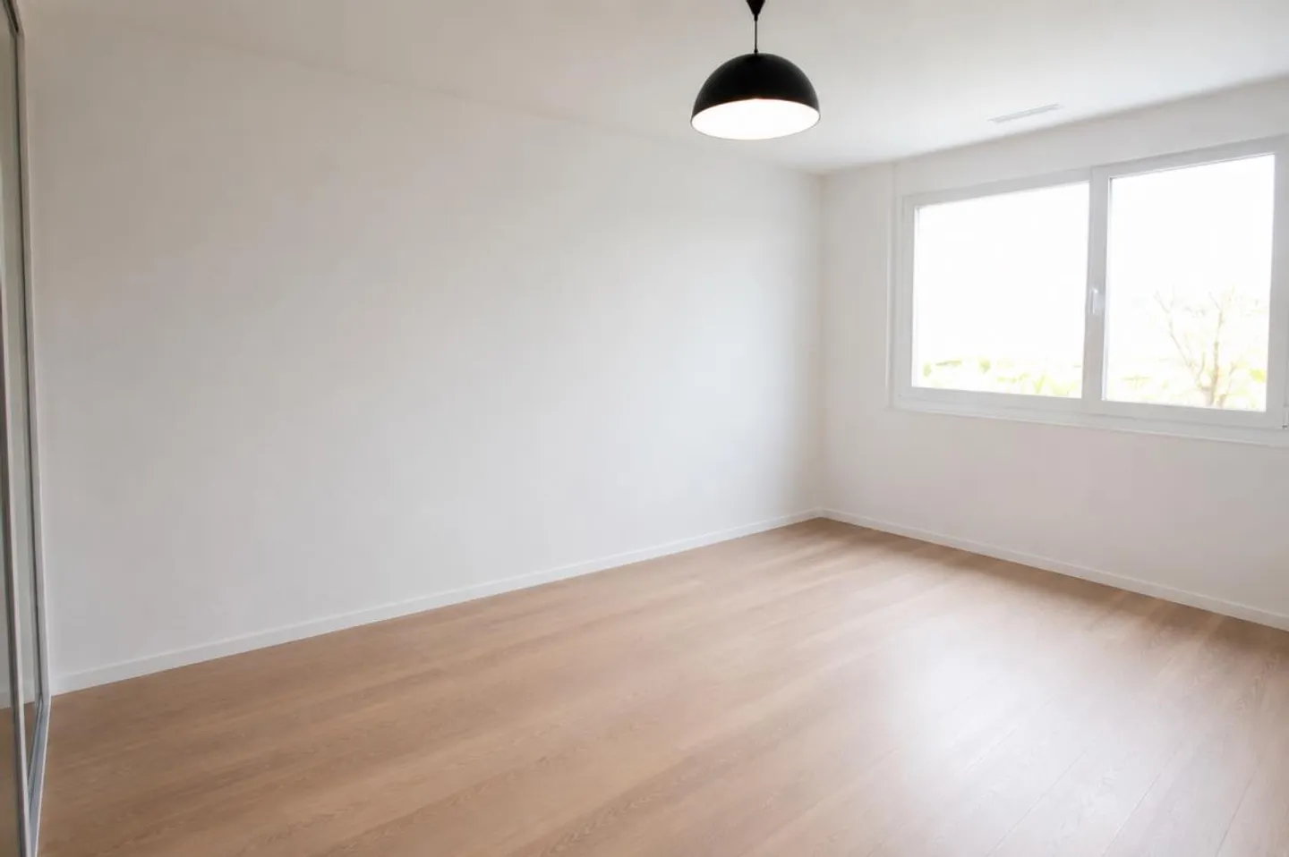 Quiet Ground Floor Apartment - Photo 3 of 9