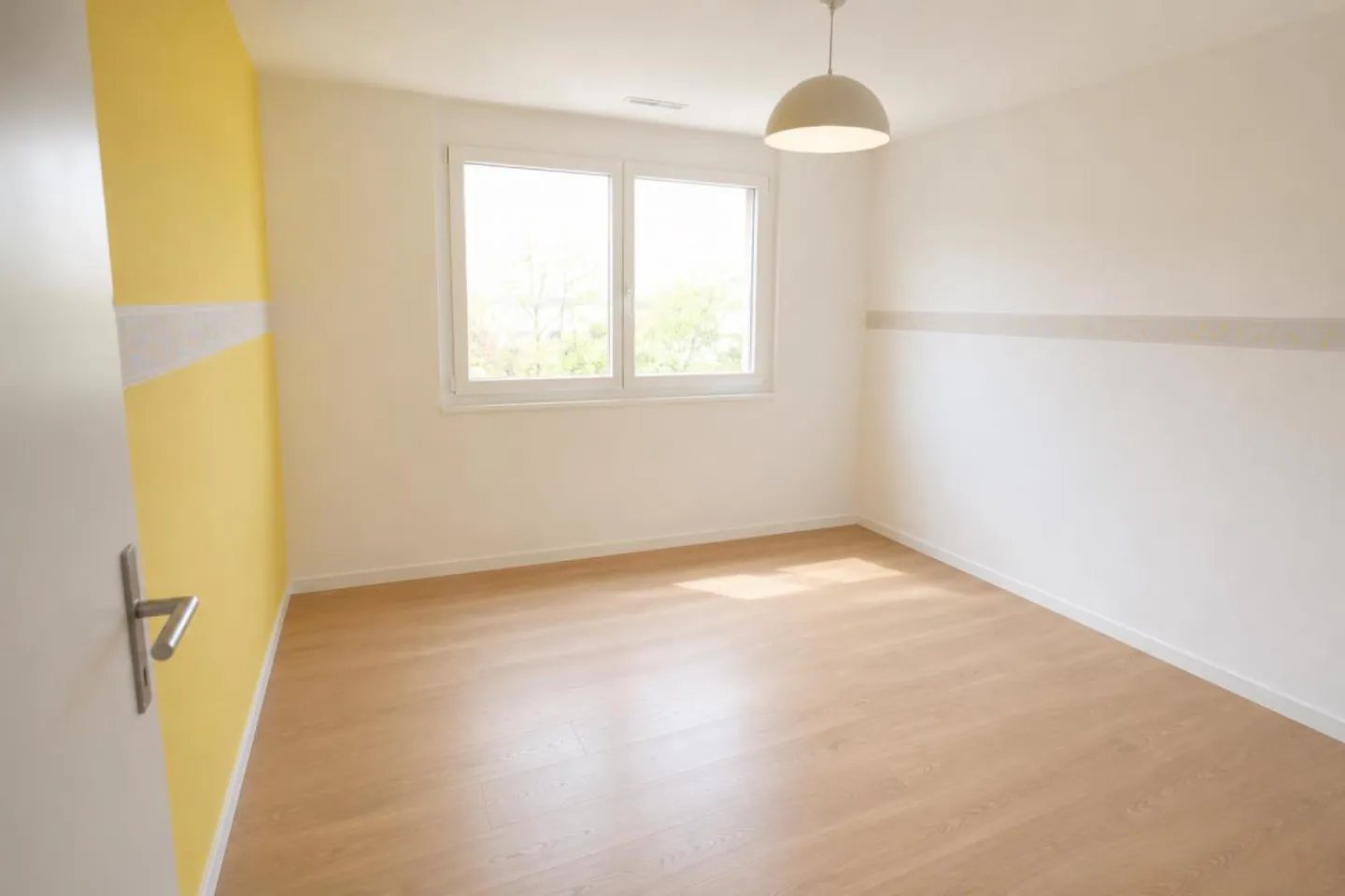 Quiet Ground Floor Apartment - Photo 4 of 9