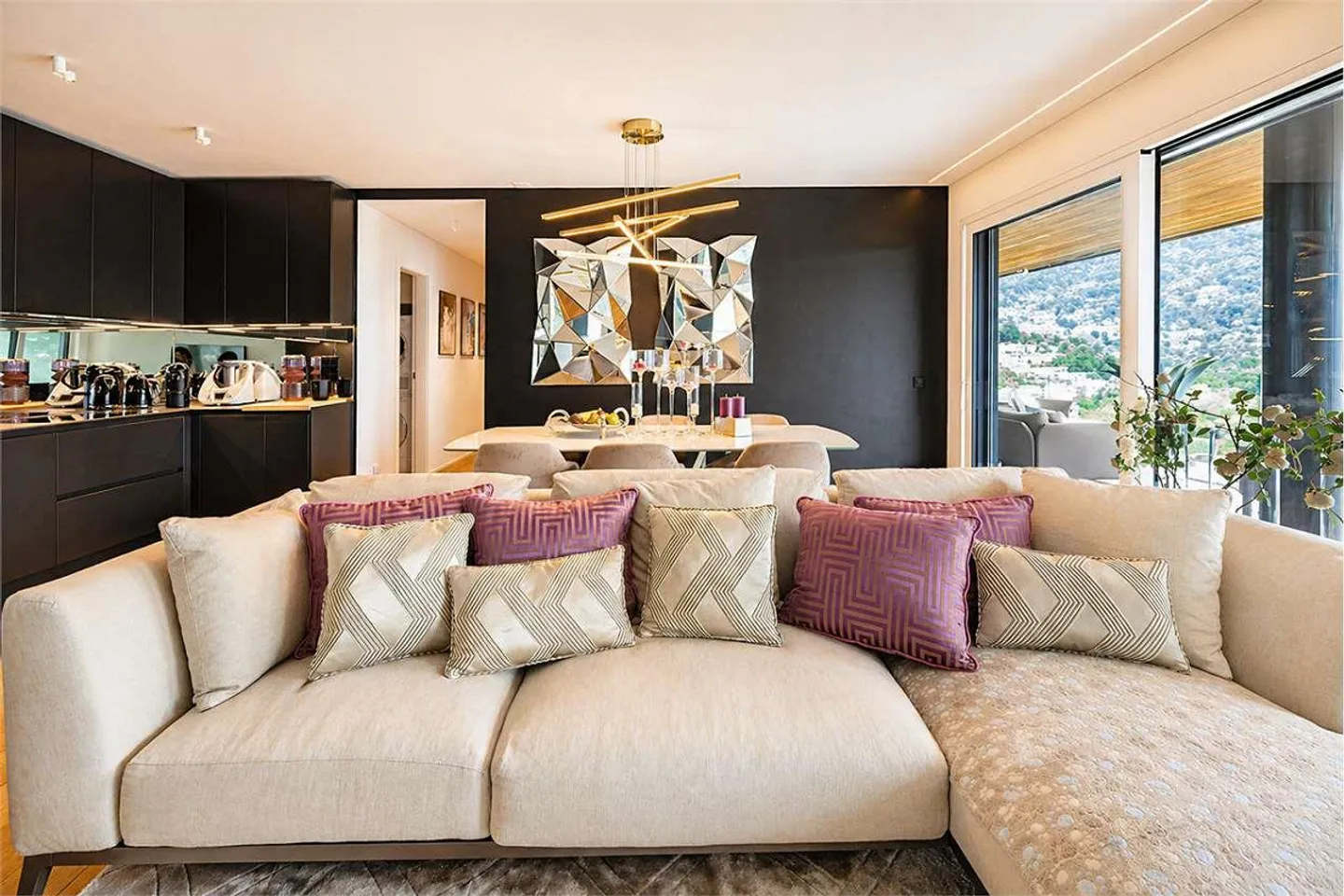 Elegant 3.5-Room Apartment with Lake View - Photo 7 of 13