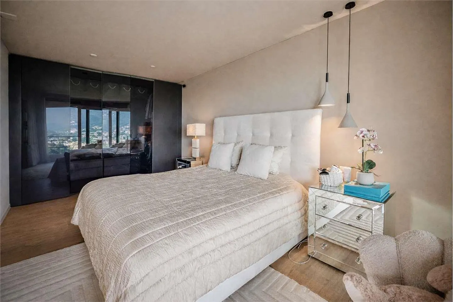 Elegant 3.5-Room Apartment with Lake View - Photo 10 of 13