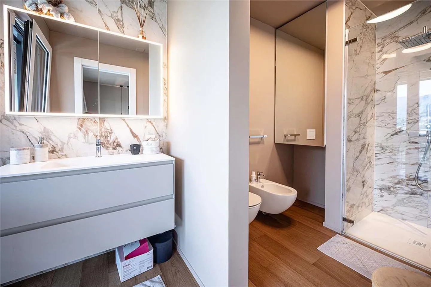 Elegant 3.5-Room Apartment with Lake View - Photo 12 of 13