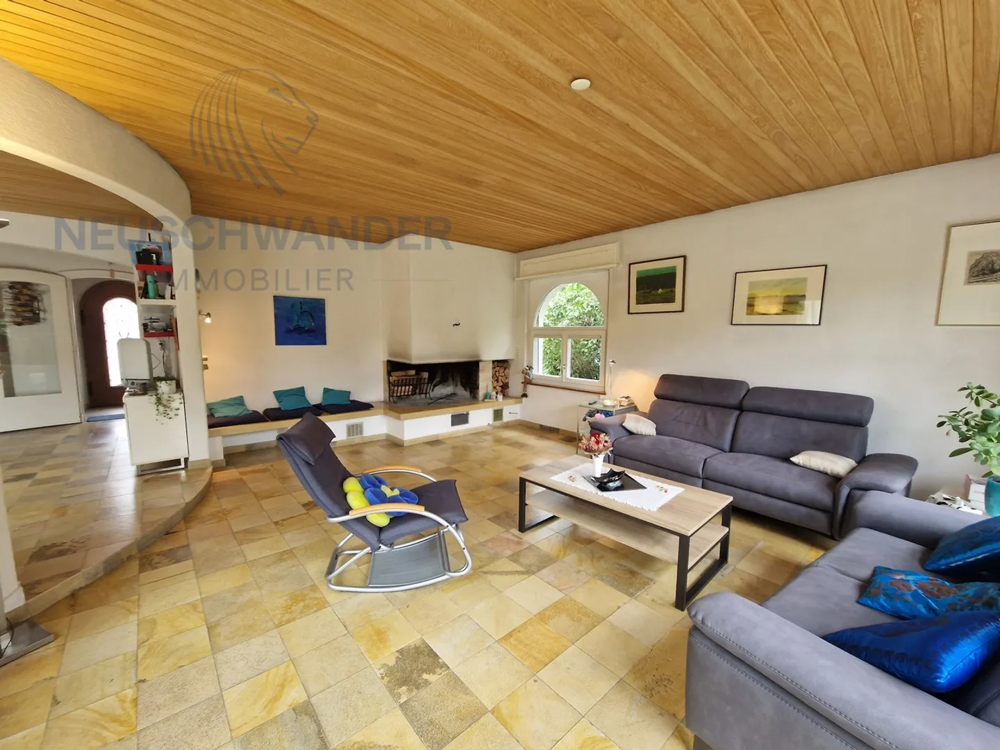 In the heart of the city at the end of a dead-end street 2,085 m² of land - Photo 2 of 21