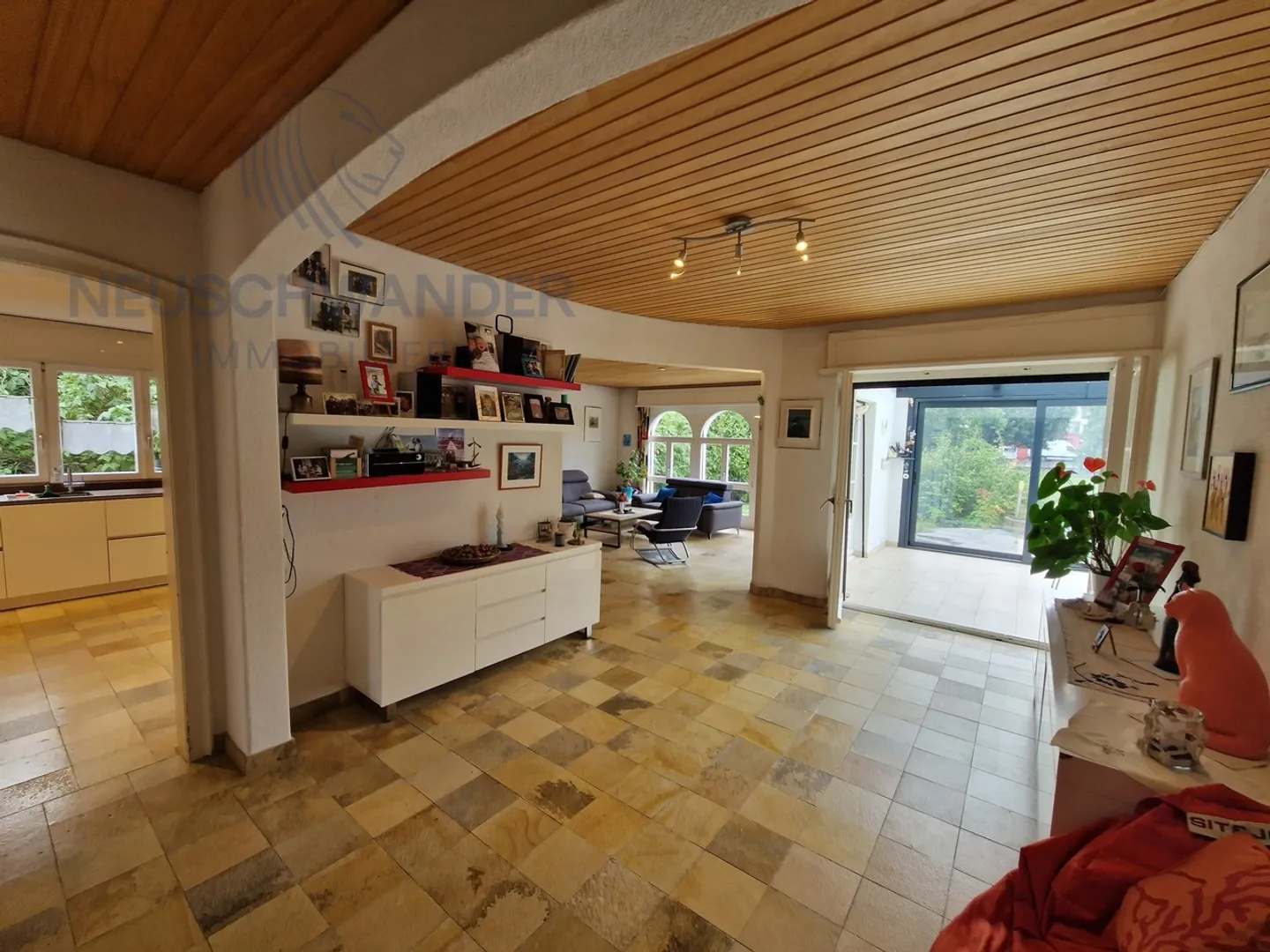 In the heart of the city at the end of a dead-end street 2,085 m² of land - Photo 7 of 21