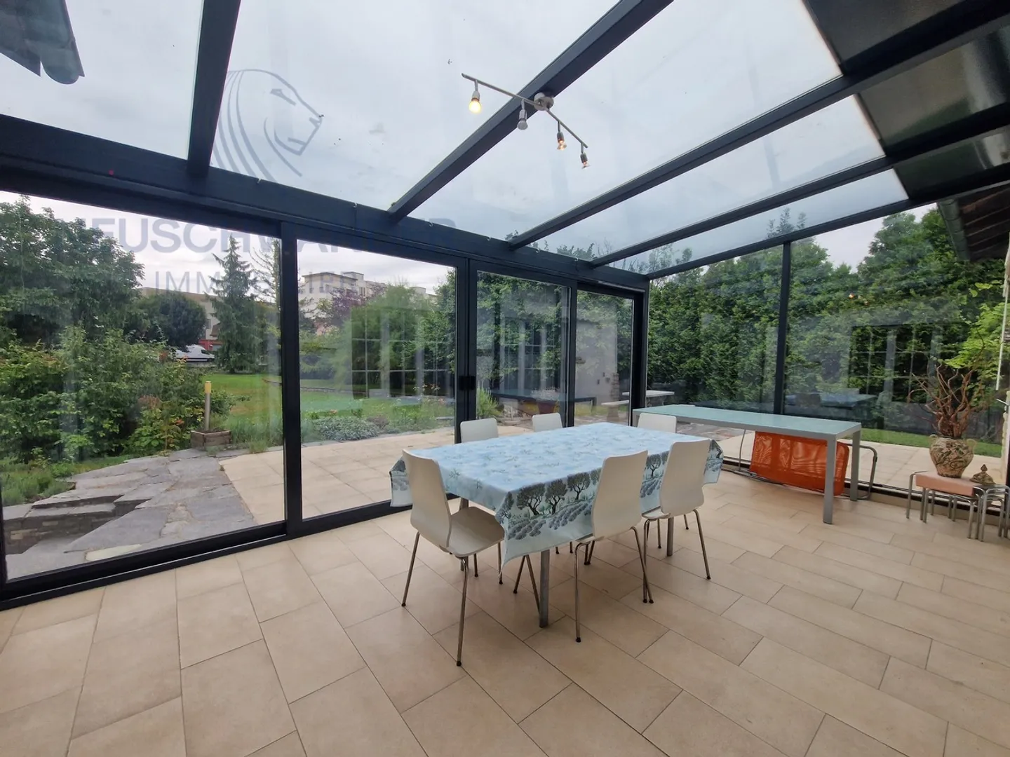 In the heart of the city at the end of a dead-end street 2,085 m² of land - Photo 12 of 21