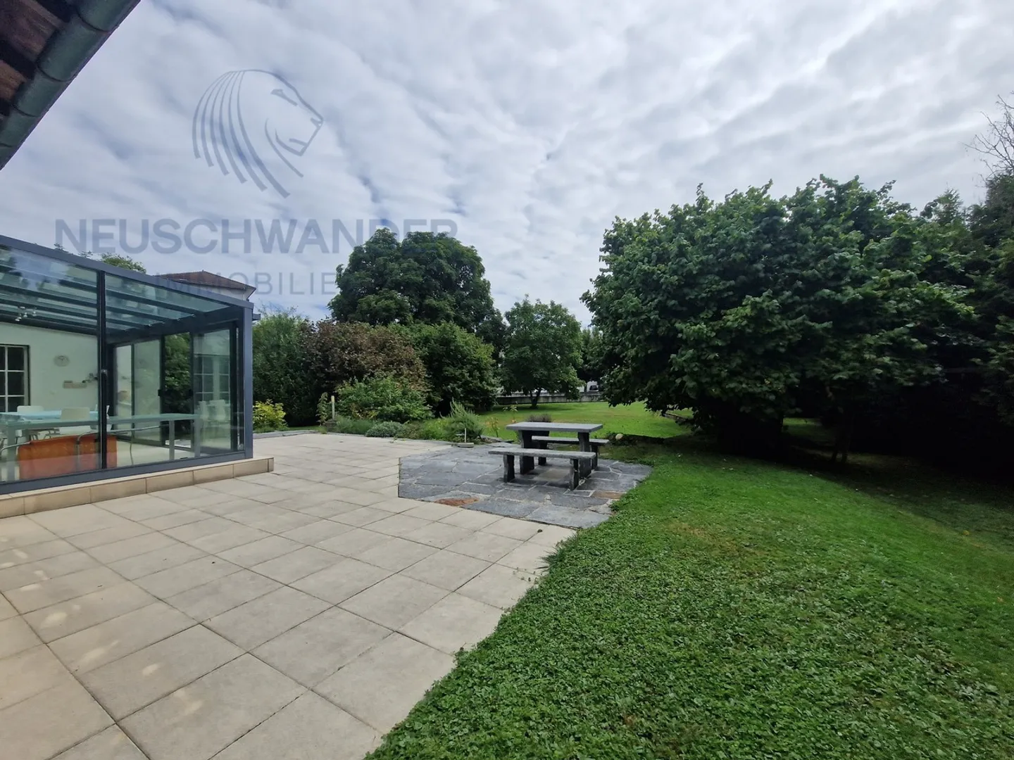 In the heart of the city at the end of a dead-end street 2,085 m² of land - Photo 19 of 21