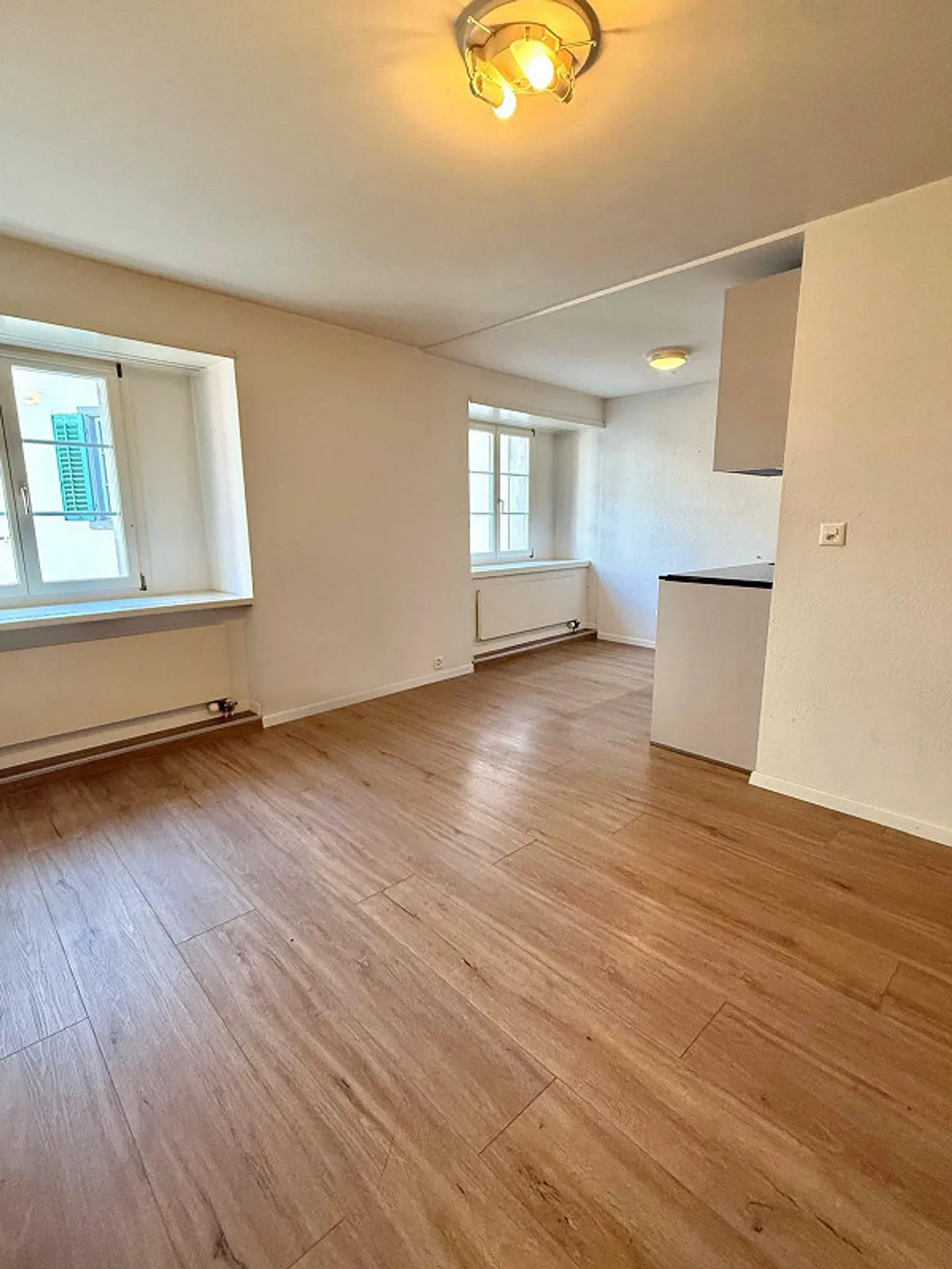 Appartamento 2½ camere affascinante in posizione centrale a Brunnen - Foto 3 di 9