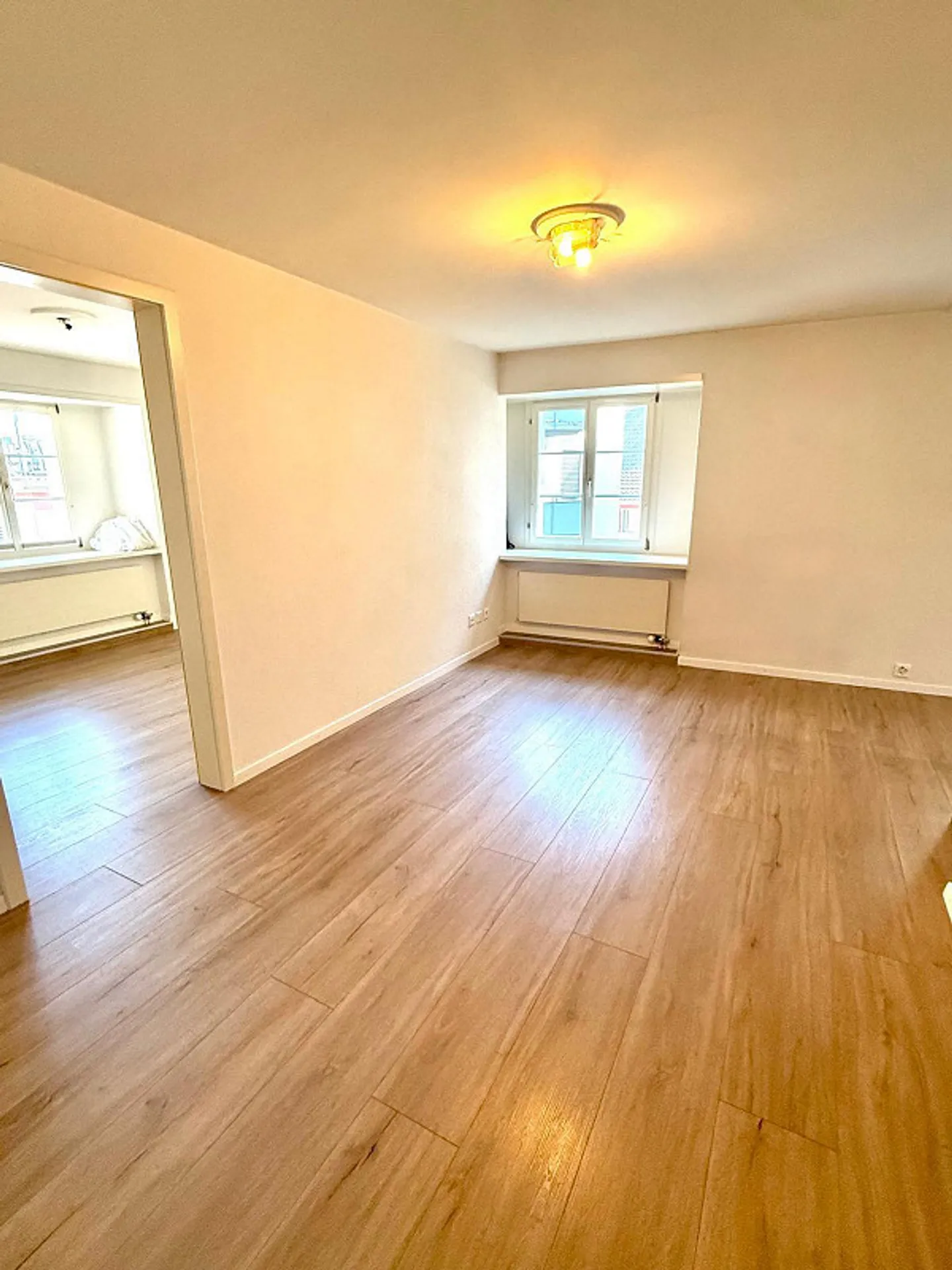 Appartamento 2½ camere affascinante in posizione centrale a Brunnen - Foto 4 di 9