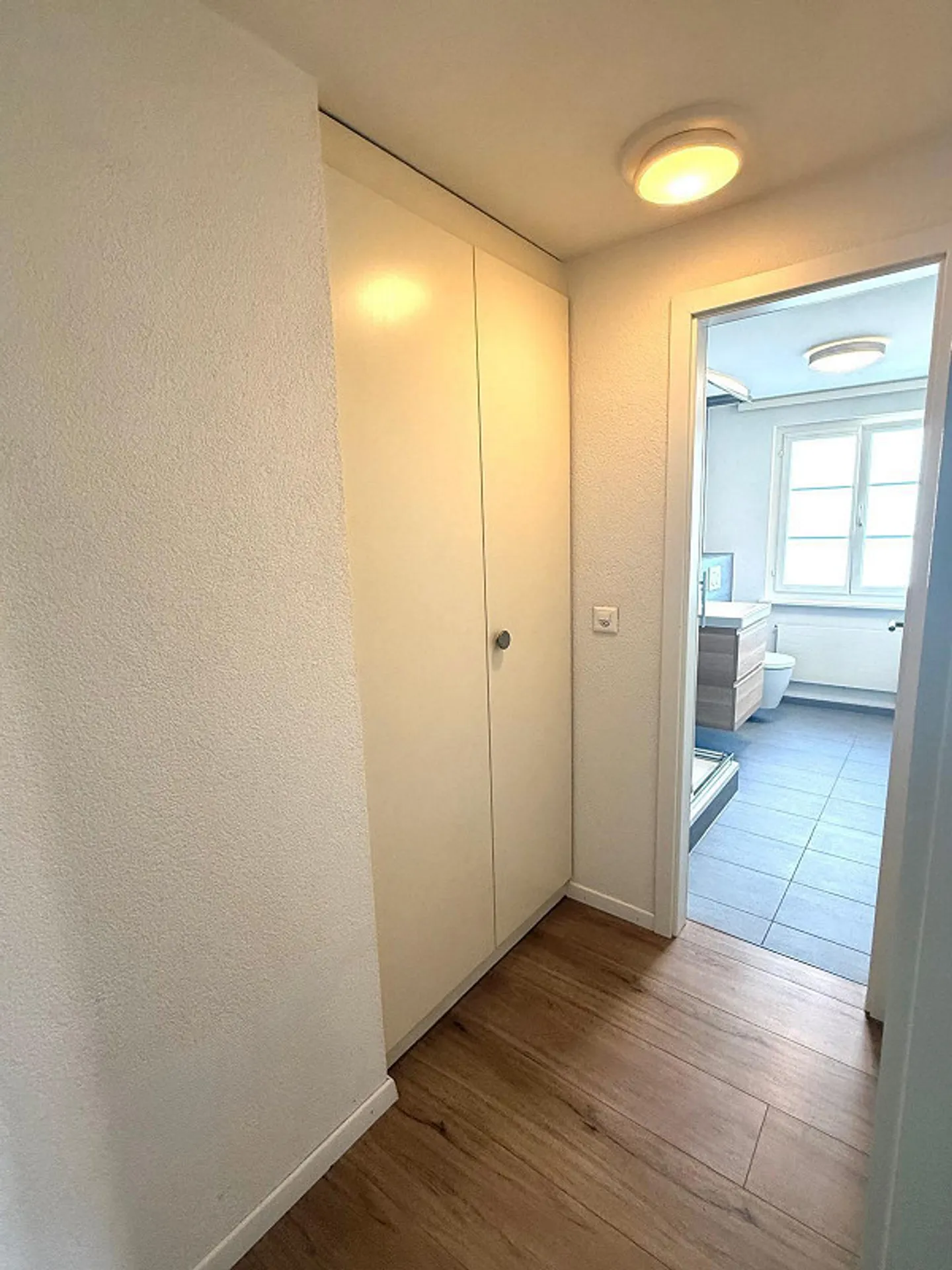 Appartamento 2½ camere affascinante in posizione centrale a Brunnen - Foto 6 di 9