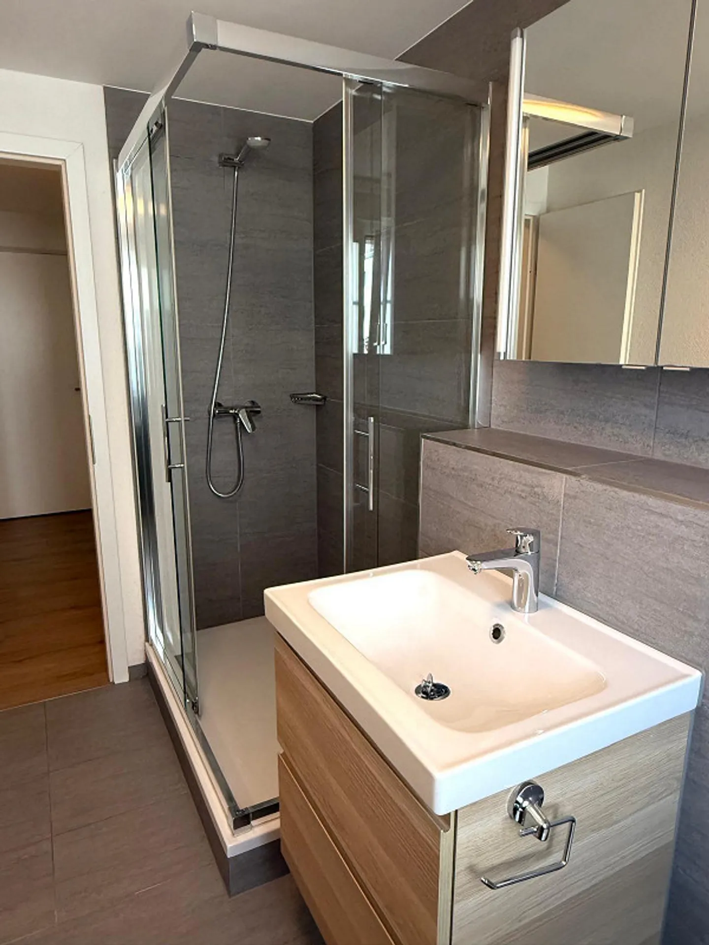 Appartamento 2½ camere affascinante in posizione centrale a Brunnen - Foto 8 di 9