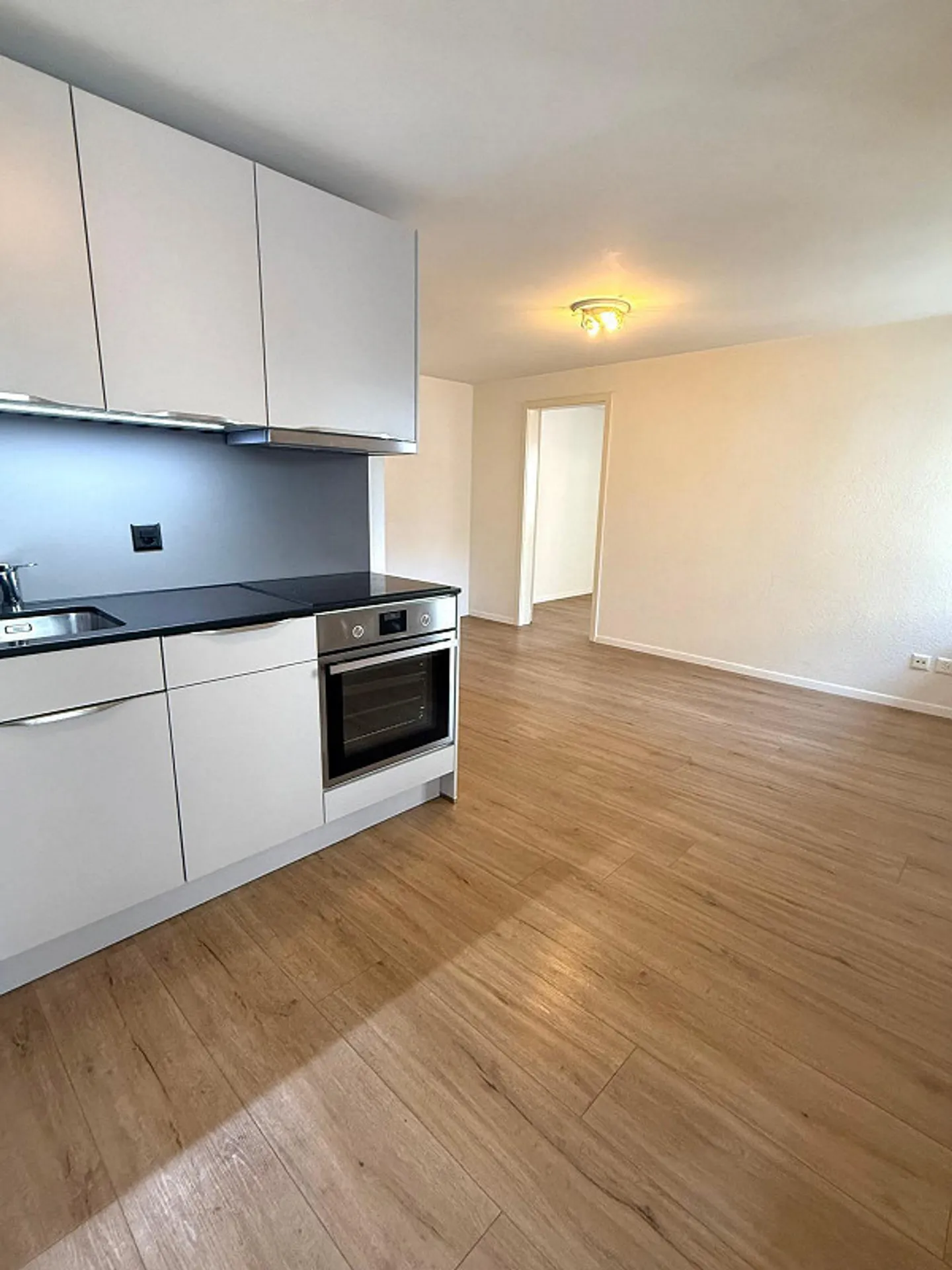 Appartamento 2½ camere affascinante in posizione centrale a Brunnen - Foto 1 di 9