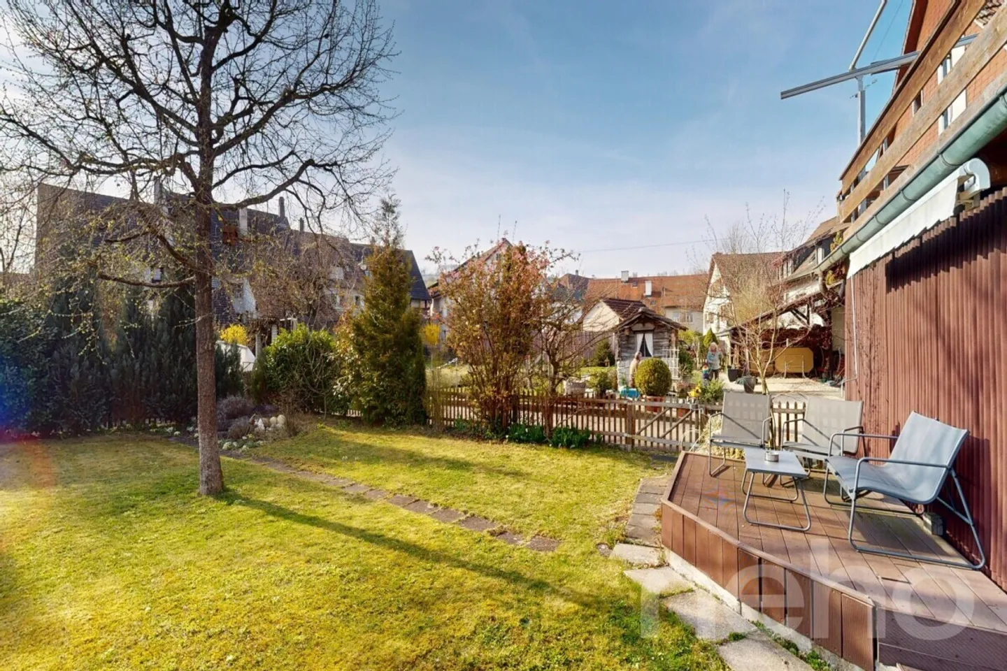 Vie spacieuse avec terrasse, jardin et beaucoup de confort - Photo 3 sur 12