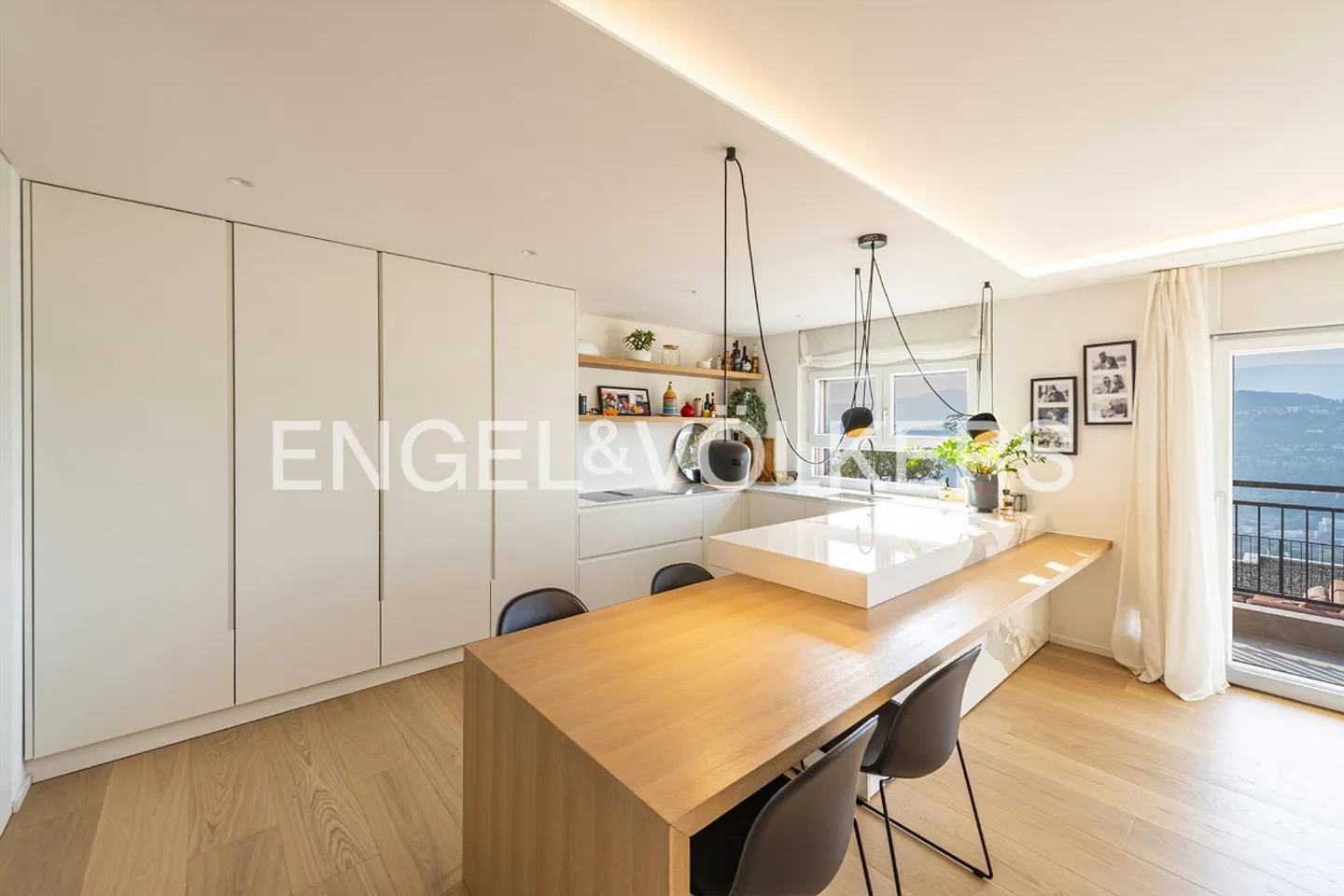 Prestigious corner townhouse villa with terrace and lake view - Photo 8 of 15