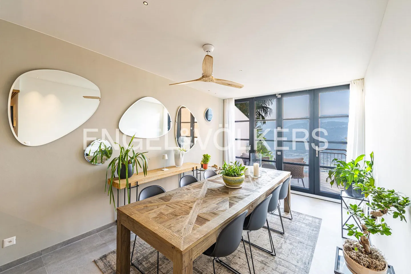 Prestigious corner townhouse villa with terrace and lake view - Photo 9 of 15