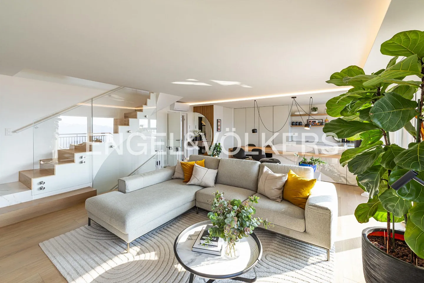 Prestigious corner townhouse villa with terrace and lake view - Photo 10 of 15